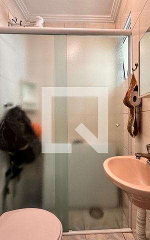 Casa à venda com 335m², 5 quartos e 3 vagas Casa à venda com 335m², 5 quartos e 3 vagasBanheiro de serviço