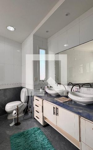 Casa à venda com 335m², 5 quartos e 3 vagas Casa à venda com 335m², 5 quartos e 3 vagasBanheiro da Suíte 1