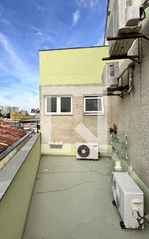 Casa à venda com 335m², 5 quartos e 3 vagas Casa à venda com 335m², 5 quartos e 3 vagasSacada
