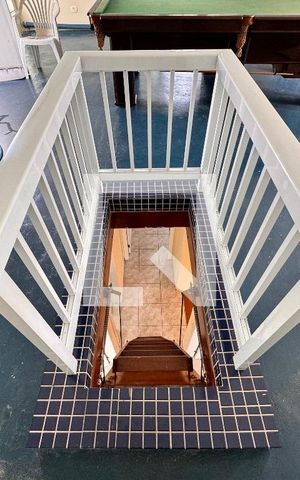 Casa à venda com 335m², 5 quartos e 3 vagas Casa à venda com 335m², 5 quartos e 3 vagasPorão