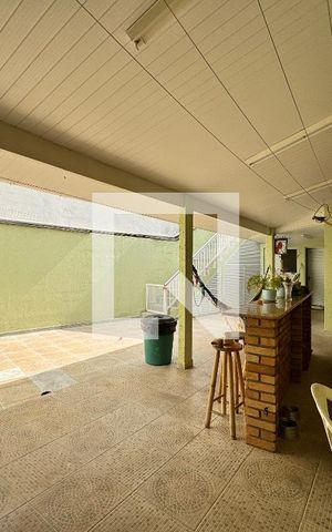 Casa à venda com 335m², 5 quartos e 3 vagas Casa à venda com 335m², 5 quartos e 3 vagasQuintal