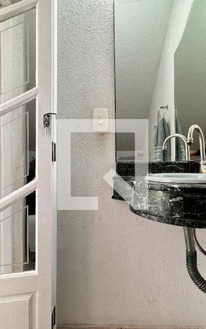 Casa à venda com 335m², 5 quartos e 3 vagas Casa à venda com 335m², 5 quartos e 3 vagasLavabo