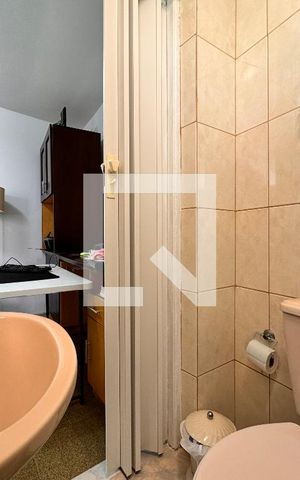Casa à venda com 335m², 5 quartos e 3 vagas Casa à venda com 335m², 5 quartos e 3 vagasBanheiro de serviço