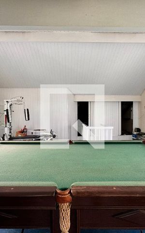 Casa à venda com 335m², 5 quartos e 3 vagas Casa à venda com 335m², 5 quartos e 3 vagasPorão