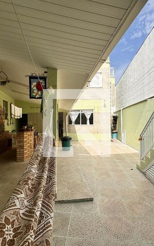 Casa à venda com 335m², 5 quartos e 3 vagas Casa à venda com 335m², 5 quartos e 3 vagasQuintal