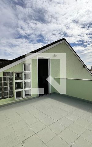 Casa à venda com 335m², 5 quartos e 3 vagas Casa à venda com 335m², 5 quartos e 3 vagasSacada
