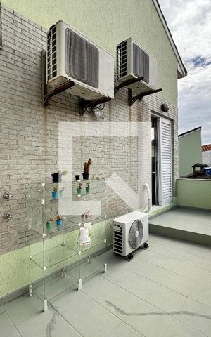 Casa à venda com 335m², 5 quartos e 3 vagas Casa à venda com 335m², 5 quartos e 3 vagasSacada