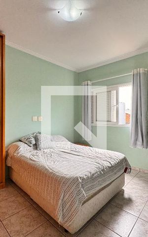 Casa à venda com 335m², 5 quartos e 3 vagas Casa à venda com 335m², 5 quartos e 3 vagasQuarto 2