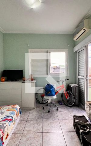 Casa à venda com 335m², 5 quartos e 3 vagas Casa à venda com 335m², 5 quartos e 3 vagasQuarto 1