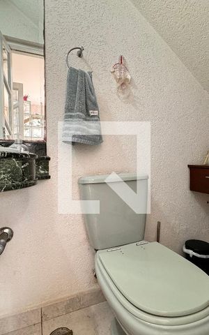 Casa à venda com 335m², 5 quartos e 3 vagas Casa à venda com 335m², 5 quartos e 3 vagasLavabo