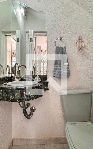 Casa à venda com 335m², 5 quartos e 3 vagas Casa à venda com 335m², 5 quartos e 3 vagasLavabo