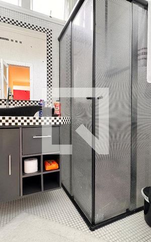 Casa à venda com 335m², 5 quartos e 3 vagas Casa à venda com 335m², 5 quartos e 3 vagasBanheiro