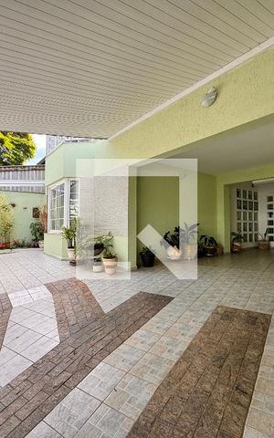 Casa à venda com 335m², 5 quartos e 3 vagas Casa à venda com 335m², 5 quartos e 3 vagasGaragem
