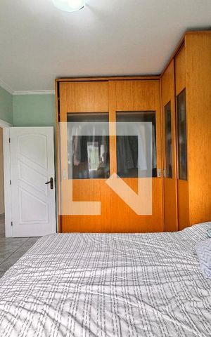Casa à venda com 335m², 5 quartos e 3 vagas Casa à venda com 335m², 5 quartos e 3 vagasQuarto 2