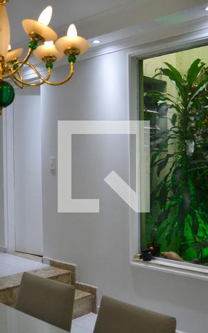 Casa à venda com 322m², 4 quartos e 4 vagas Casa à venda com 322m², 4 quartos e 4 vagasSala