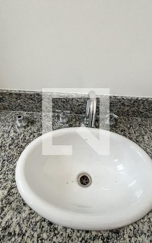 Apartamento à venda com 46m², 2 quartos e 1 vaga Apartamento à venda com 46m², 2 quartos e 1 vagaBanheiro