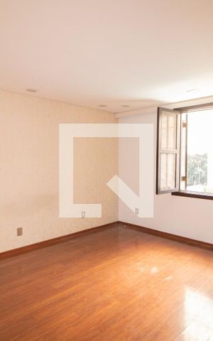 Casa à venda com 650m², 6 quartos e 4 vagas Casa à venda com 650m², 6 quartos e 4 vagasSuíte 3