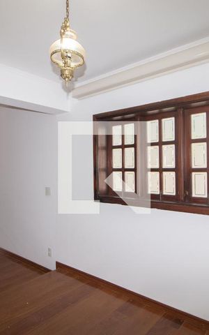 Casa à venda com 650m², 6 quartos e 4 vagas Casa à venda com 650m², 6 quartos e 4 vagasSuíte 1