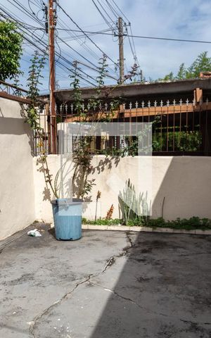 Casa à venda com 400m², 2 quartos e 2 vagas Casa à venda com 400m², 2 quartos e 2 vagasGaragem