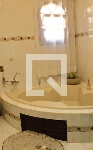 Casa à venda com 260m², 3 quartos e 2 vagasBanheiro da Suíte