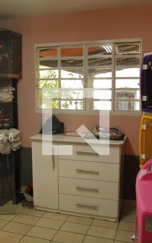 Casa à venda com 260m², 3 quartos e 2 vagasQuarto 1 ( Edícula /Serviço)