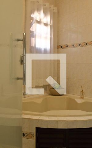 Casa à venda com 260m², 3 quartos e 2 vagasBanheiro da Suíte