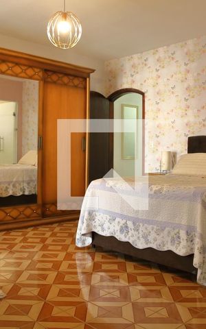 Casa à venda com 260m², 3 quartos e 2 vagasSuíte