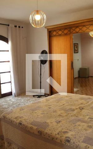 Casa à venda com 260m², 3 quartos e 2 vagasSuíte