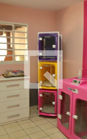 Casa à venda com 260m², 3 quartos e 2 vagasQuarto 1 ( Edícula /Serviço)