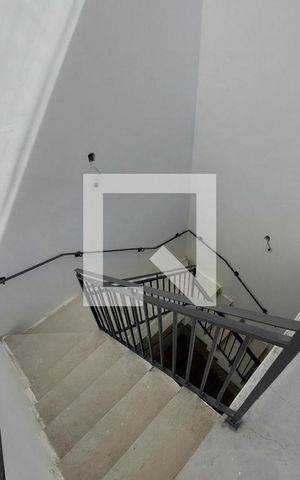 Casa à venda com 515m², 4 quartos e 4 vagas Casa à venda com 515m², 4 quartos e 4 vagasEscadas