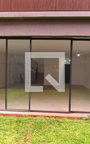 Casa de condomínio à venda com 523m², 4 quartos e 4 vagasQuintal
