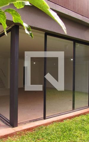 Casa de condomínio à venda com 523m², 4 quartos e 4 vagasQuintal