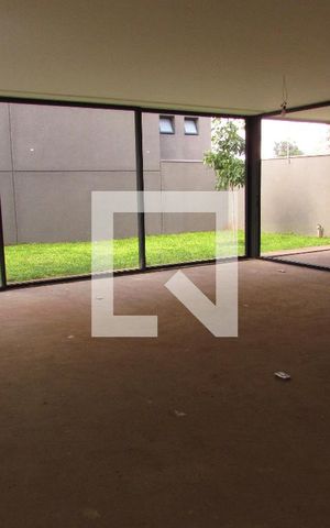 Casa de condomínio à venda com 523m², 4 quartos e 4 vagasSala