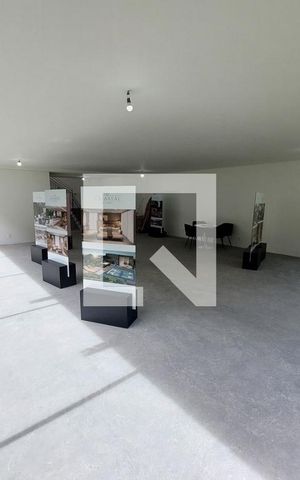 Casa à venda com 707m², 5 quartos e 6 vagasSala