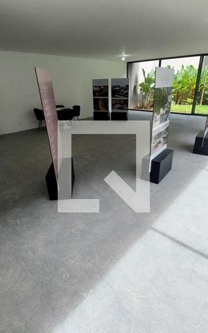 Casa à venda com 707m², 5 quartos e 6 vagasSala