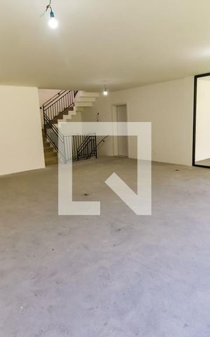 Casa de condomínio à venda com 548m², 4 quartos e 4 vagasSala