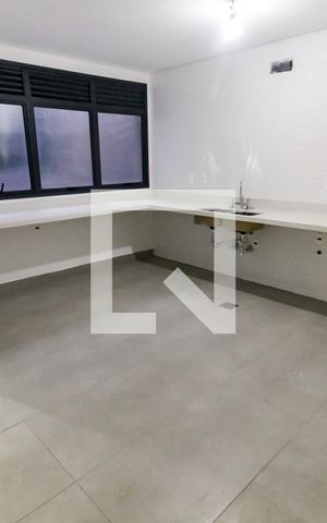 Casa de condomínio à venda com 548m², 4 quartos e 4 vagasCozinha