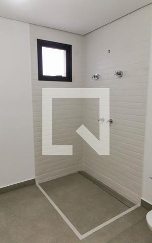 Casa de condomínio à venda com 548m², 4 quartos e 4 vagasBanheiro da Suíte 4 (Femin)