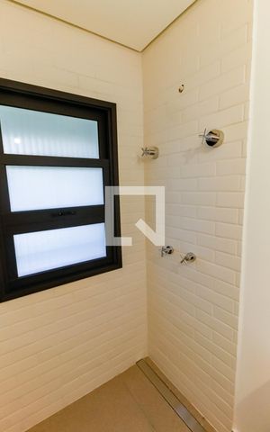 Casa de condomínio à venda com 548m², 4 quartos e 4 vagasBanheiro da Suíte 1