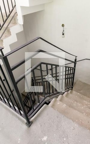 Casa de condomínio à venda com 548m², 4 quartos e 4 vagasEscada acesso