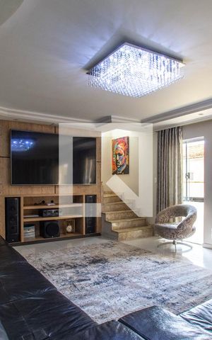 Casa à venda com 300m², 3 quartos e 8 vagas Casa à venda com 300m², 3 quartos e 8 vagasSala