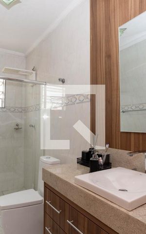 Casa à venda com 300m², 3 quartos e 8 vagas Casa à venda com 300m², 3 quartos e 8 vagasBanheiro Corredor
