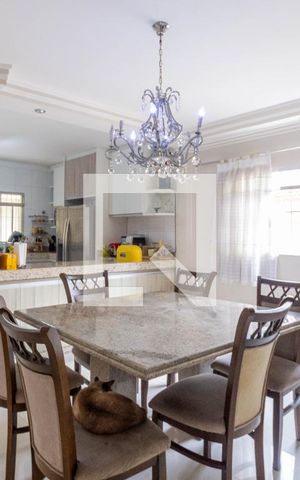 Casa à venda com 300m², 3 quartos e 8 vagas Casa à venda com 300m², 3 quartos e 8 vagasSala de Jantar