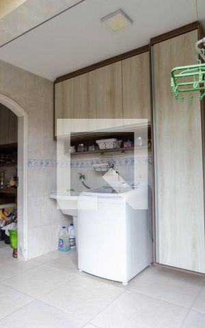 Casa à venda com 300m², 3 quartos e 8 vagas Casa à venda com 300m², 3 quartos e 8 vagasÁrea de Serviço
