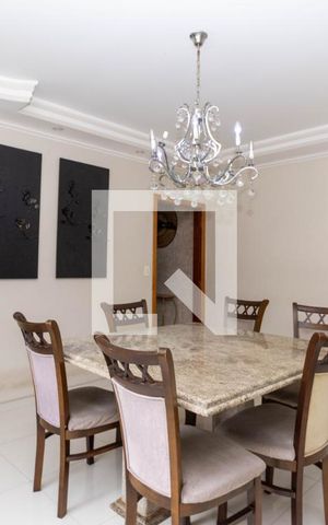 Casa à venda com 300m², 3 quartos e 8 vagas Casa à venda com 300m², 3 quartos e 8 vagasSala de Jantar