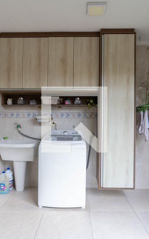 Casa à venda com 300m², 3 quartos e 8 vagas Casa à venda com 300m², 3 quartos e 8 vagasÁrea de Serviço