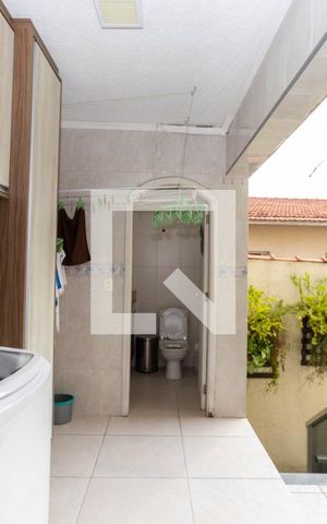 Casa à venda com 300m², 3 quartos e 8 vagas Casa à venda com 300m², 3 quartos e 8 vagasÁrea de Serviço
