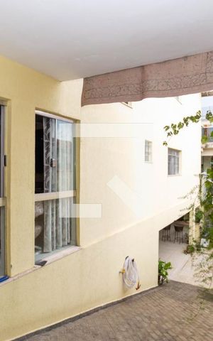 Casa à venda com 300m², 3 quartos e 8 vagas Casa à venda com 300m², 3 quartos e 8 vagasÁrea externa