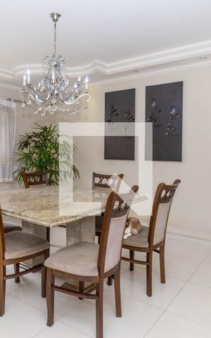 Casa à venda com 300m², 3 quartos e 8 vagas Casa à venda com 300m², 3 quartos e 8 vagasSala de Jantar