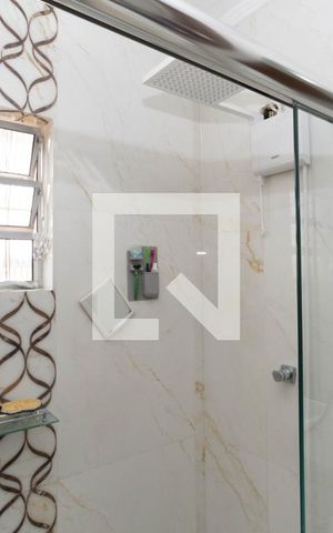 Casa à venda com 300m², 3 quartos e 8 vagas Casa à venda com 300m², 3 quartos e 8 vagasBanheiro da Suíte